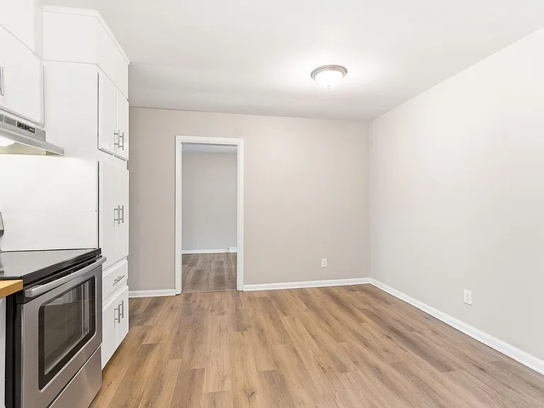 1456 London Dr — Photo 16