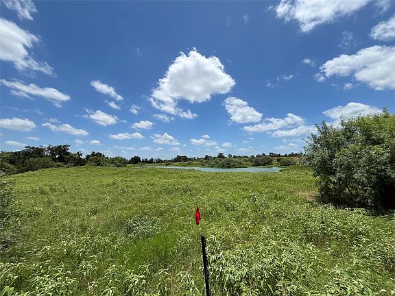 3rd image of 1018 Red Town Rd