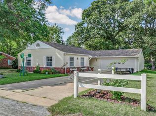 520 Oak Ln, Mount Vernon, MO 65712