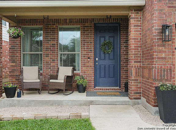 4th image of 923 SPELLO CIR