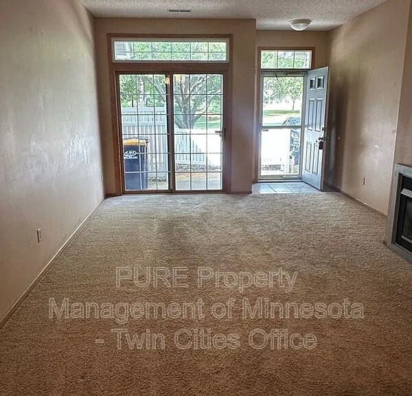 15644 Garrett Dr — Photo 3
