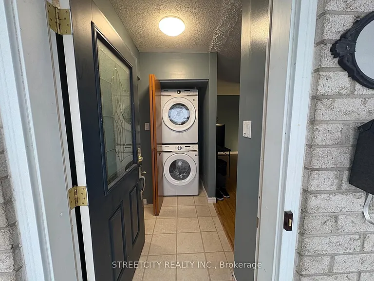 34 Glenroy Rd — Photo 8