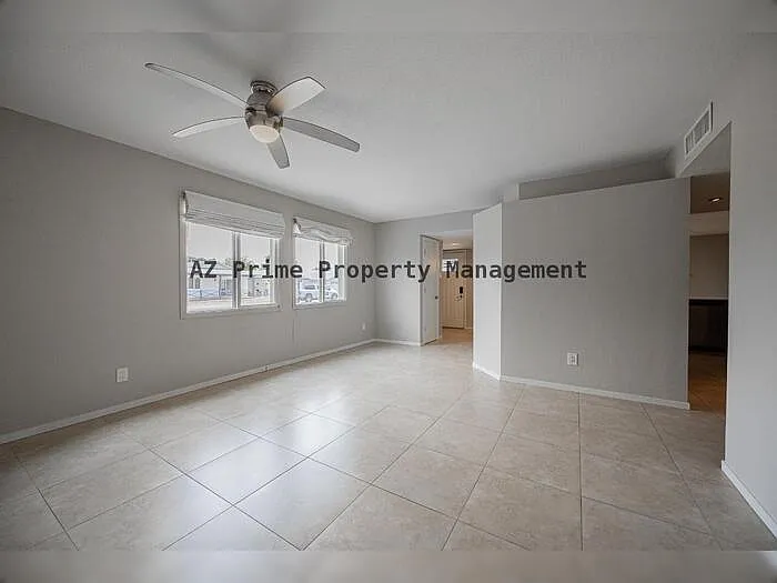 1218 E Carter Dr — Photo 5