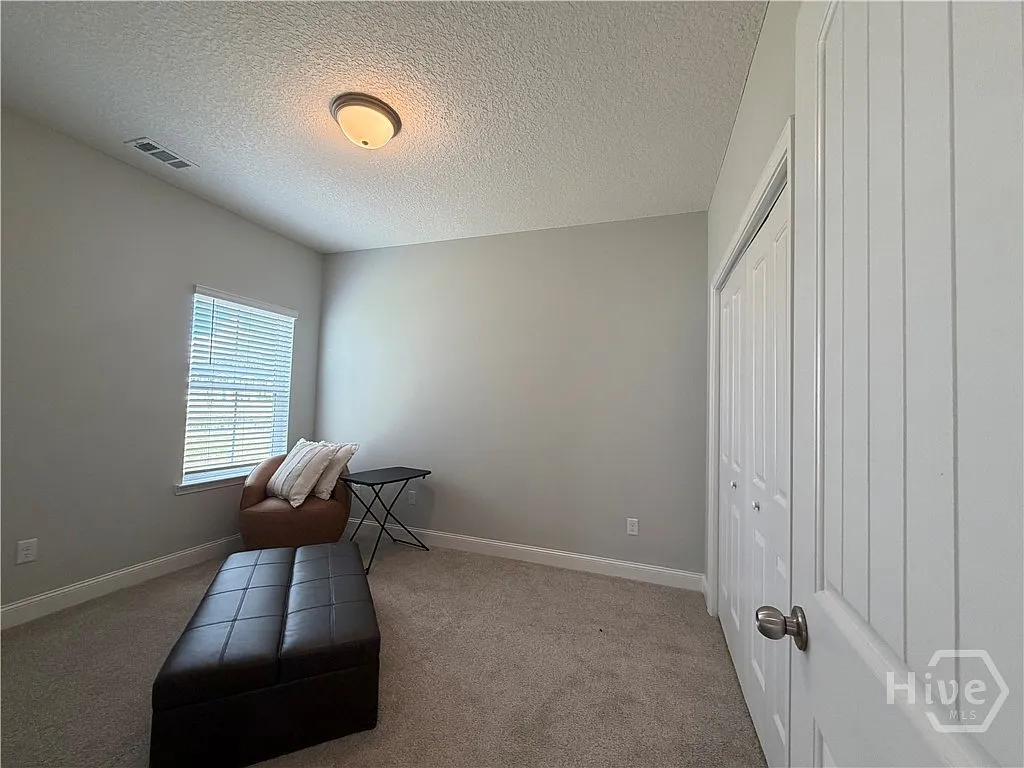 3 bed, 2.0 bath, 1396 sqft, $2,100 — Photo 4