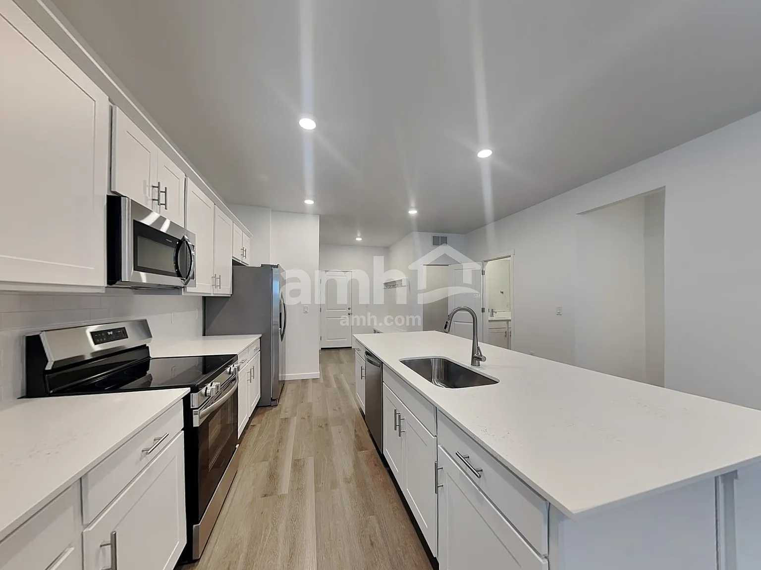 4 bed, 3.5 bath, 3263 sqft, $3,355 — Photo 3