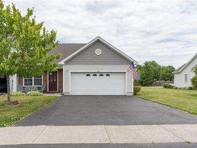 208 Edmund St, Sackets Harbor, NY, 13685