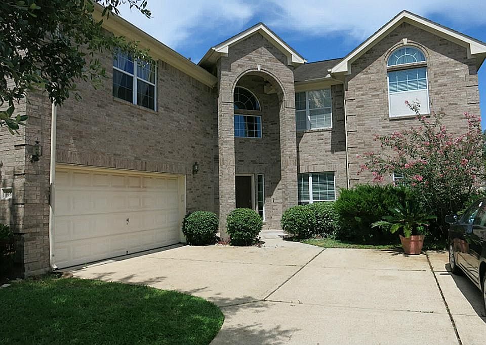 1st image of 546 Green Cedar Dr