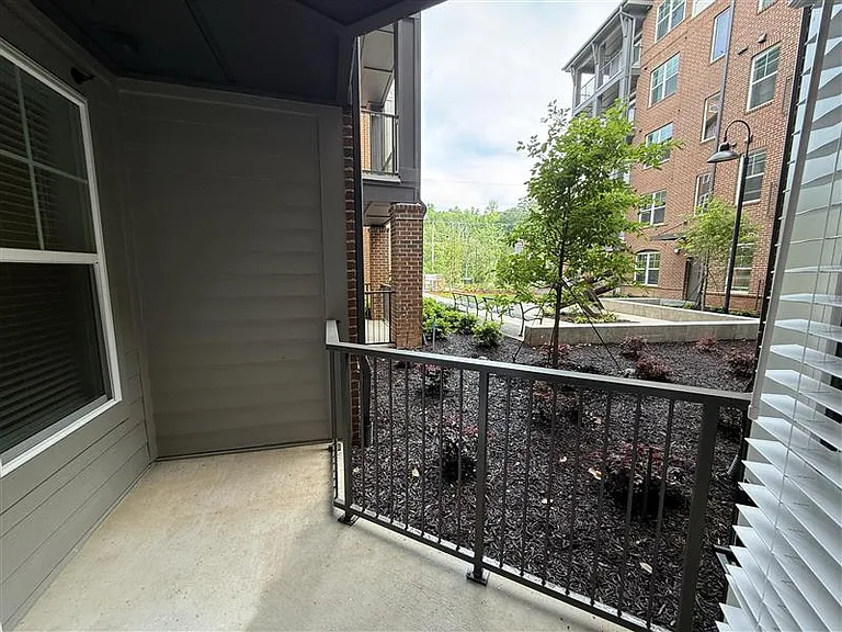 District on the Etowah Apartments — Photo 1028