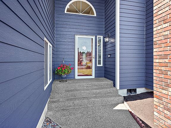 4th image of 10905 192nd Street Ct E