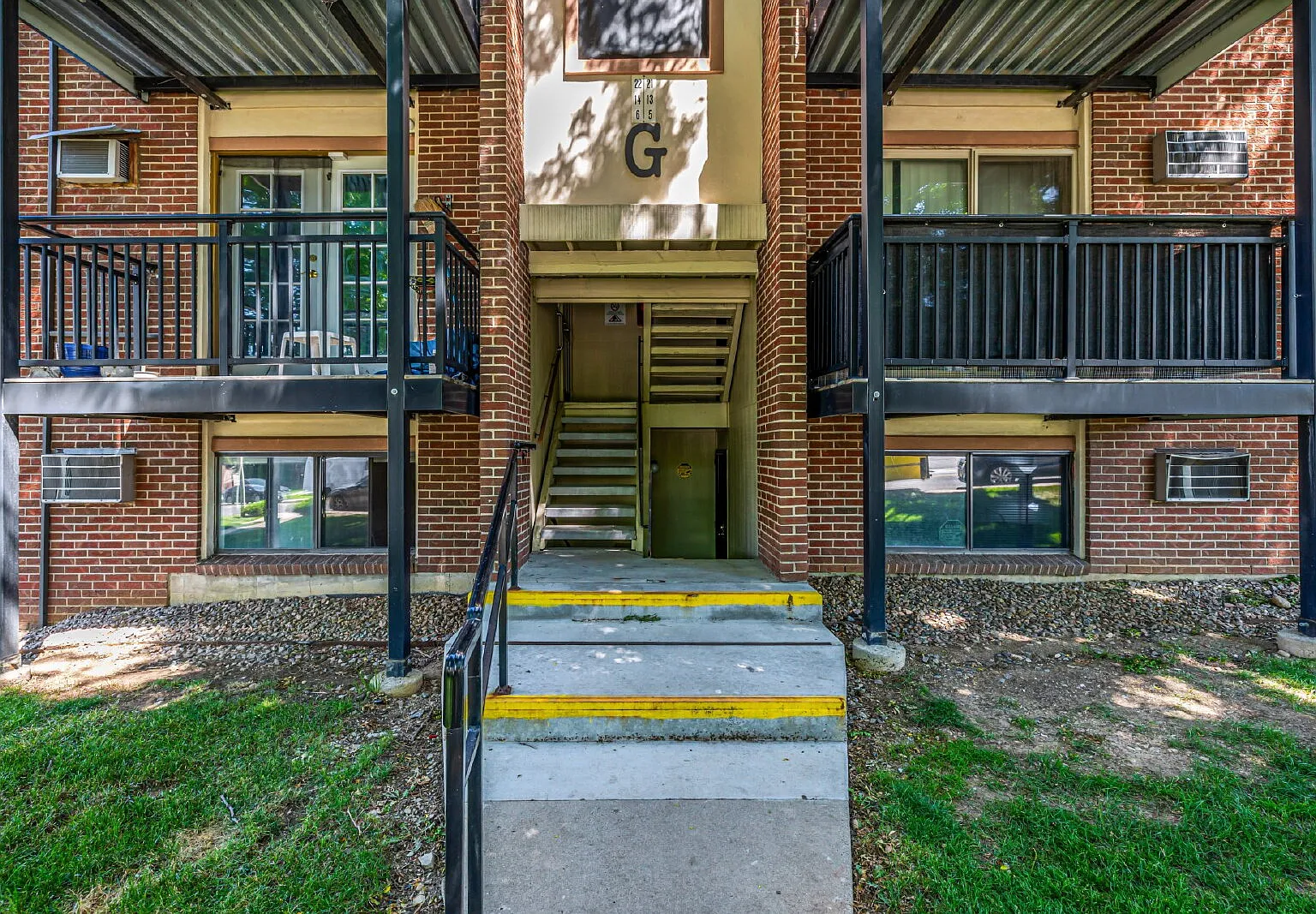 2 bed, 1.0 bath, 833 sqft, $1,295 — Photo 4