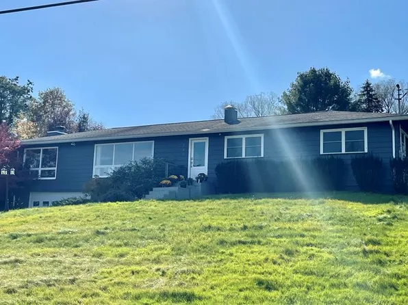 2407 Morrcrest Dr, Corning, NY 14830