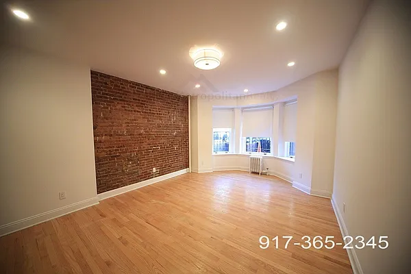 Rented by Metropolitan Realty | media 3