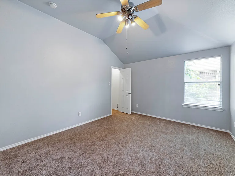 2105 Arthur St — Photo 18