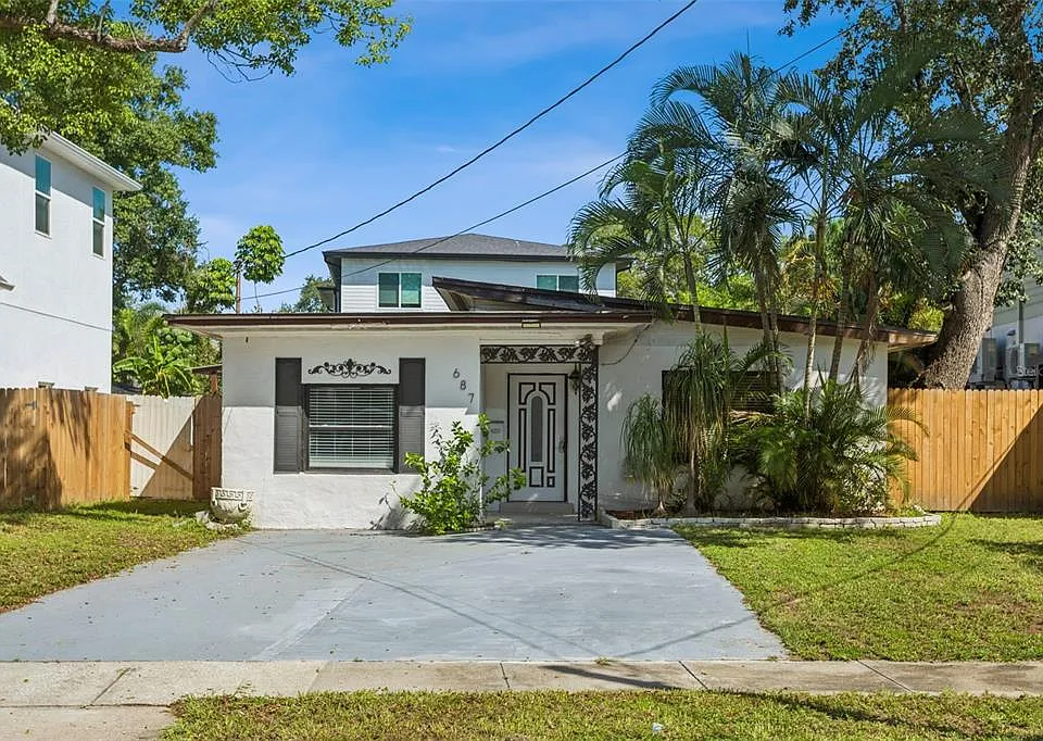 687 Geneva Pl