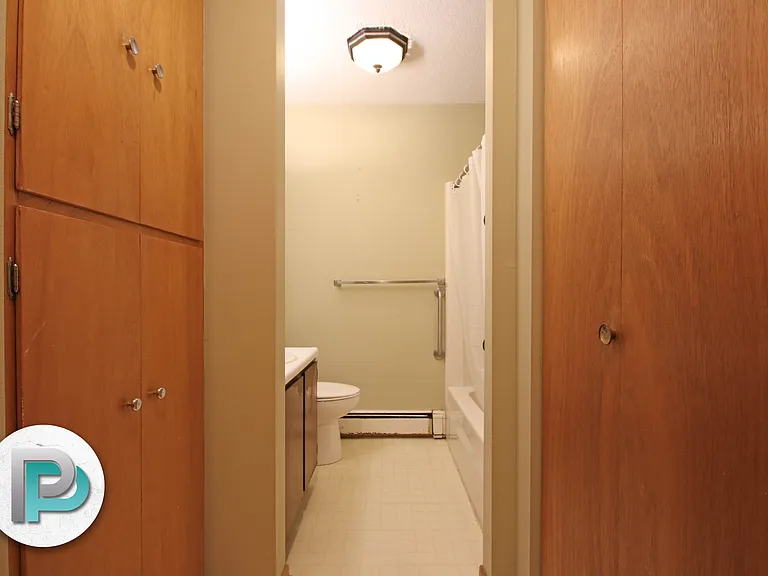 704 Larch St #11 — Photo 13