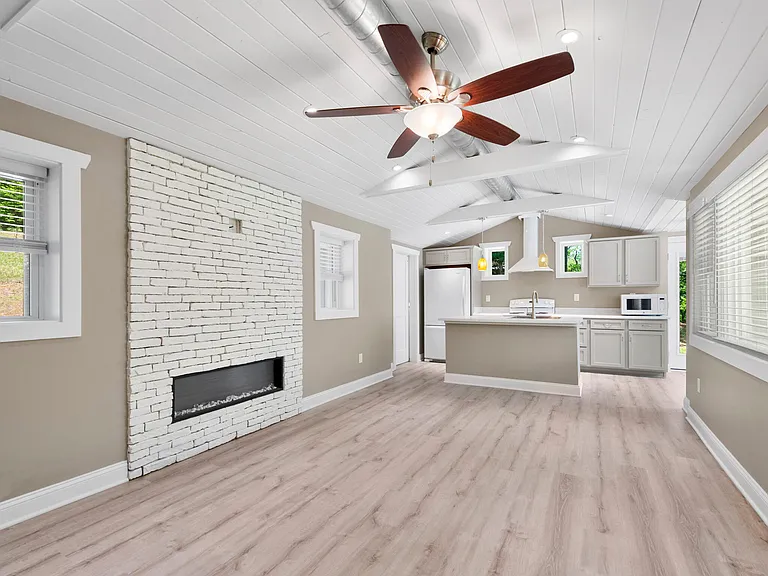 510 Fairway Dr — Photo 5