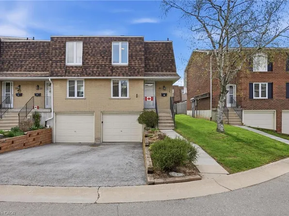 299 Limeridge Rd W #21, Hamilton, ON L9C 2V4