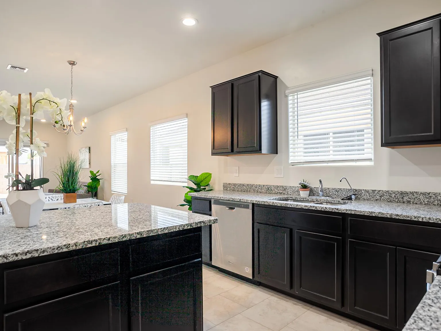 5 bed, 1914 sqft, $2,500 — Photo 4