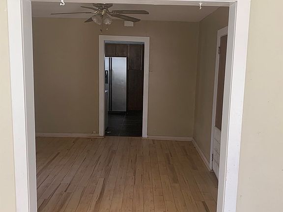 3rd image of 3713 Parkview St