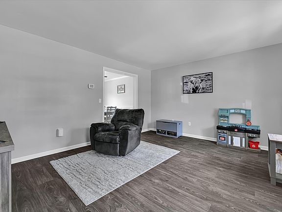 3rd image of 637 Fulton St