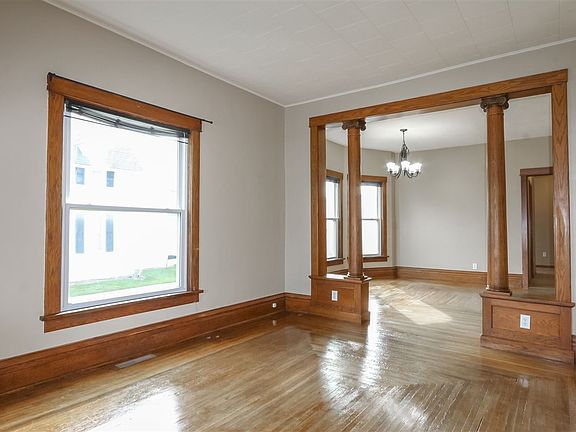 4th image of 705 E Main St