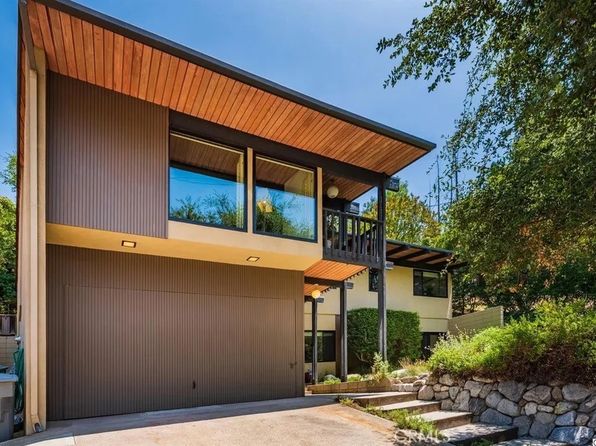 3242 E Chevy Chase Dr