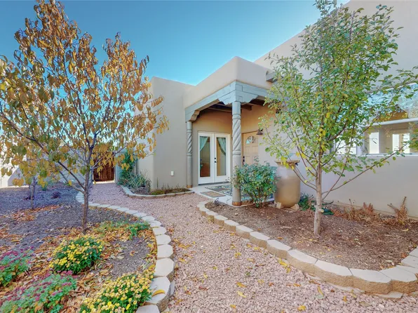 4 Herrada Ct, Santa Fe, NM 87508