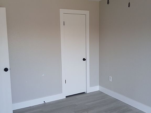 5th image of 4309 Pease St #20