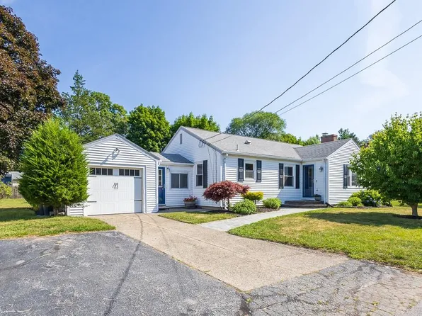 40 Greenfield Rd, Cumberland, RI 02864