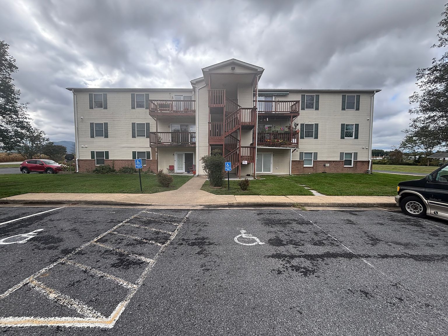 1282 S Ox Rd #A10, Woodstock, VA 22664 | Zillow