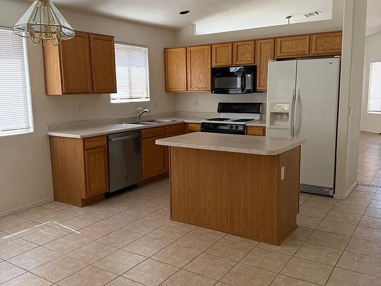 570 W Faith Dawn Ct — Photo 2
