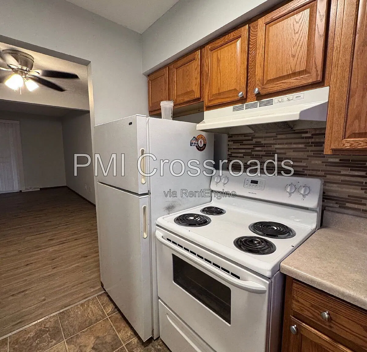 2 bed, 1.5 bath, 1350 sqft, $925 — Photo 4