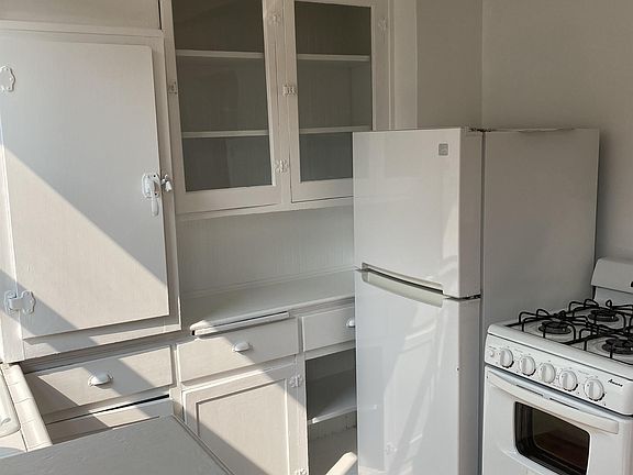 2nd image of 306 Fair Oaks St #7