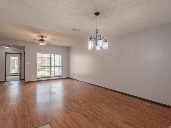 4th image of 11054 Red Oak Dr