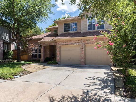 3rd image of 2904 Meadow Glen Dr