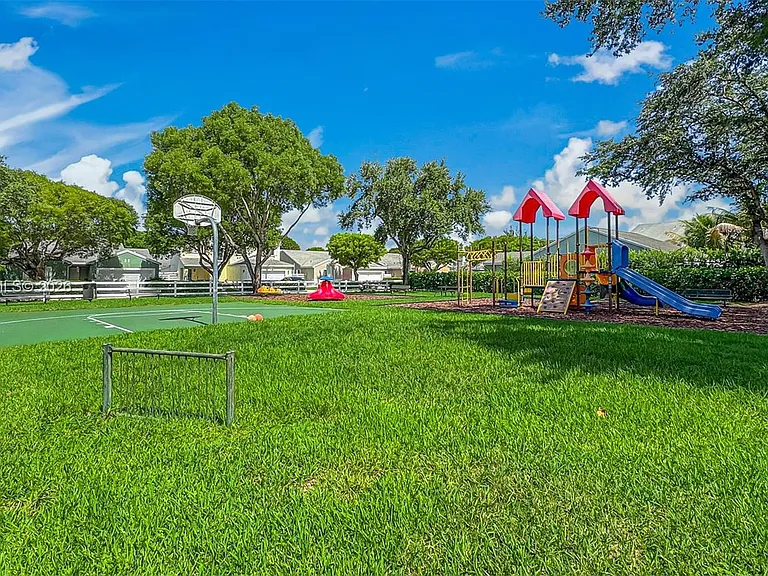 13765 SW 145th St — Photo 59