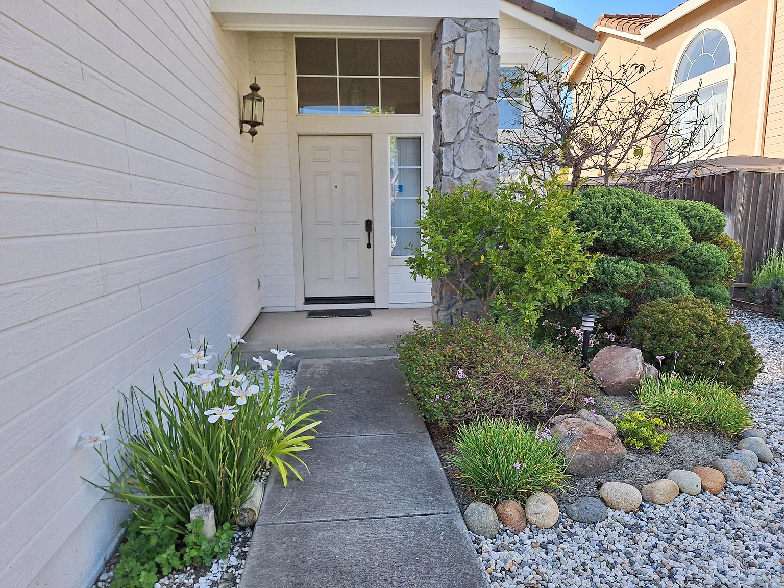 3 bed, 1889 sqft, $4,425 — Photo 2