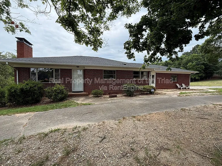 2345 Griffith Rd — Photo 18