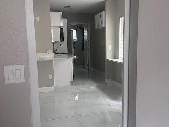 5th image of 14607 Avenida De Palma #1