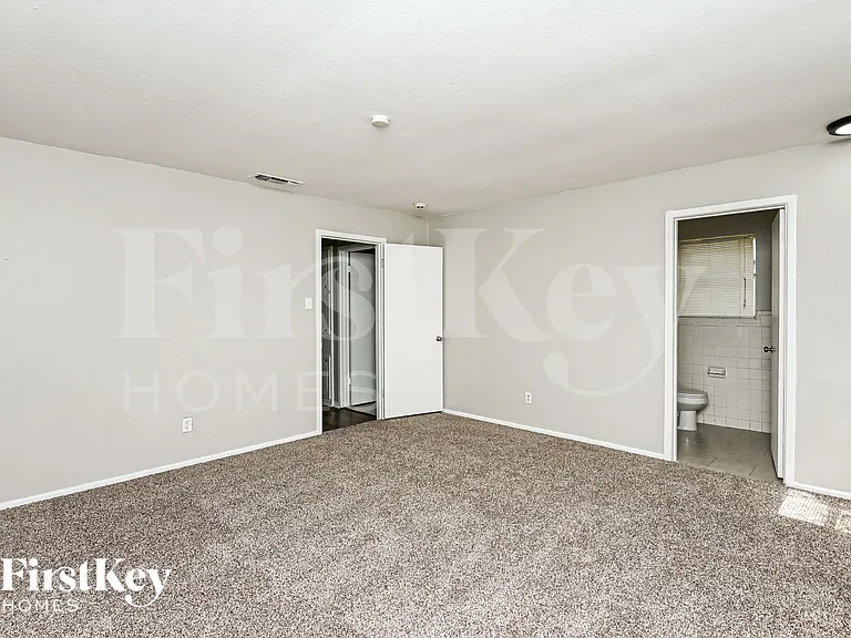 2908 Portales Dr — Photo 12