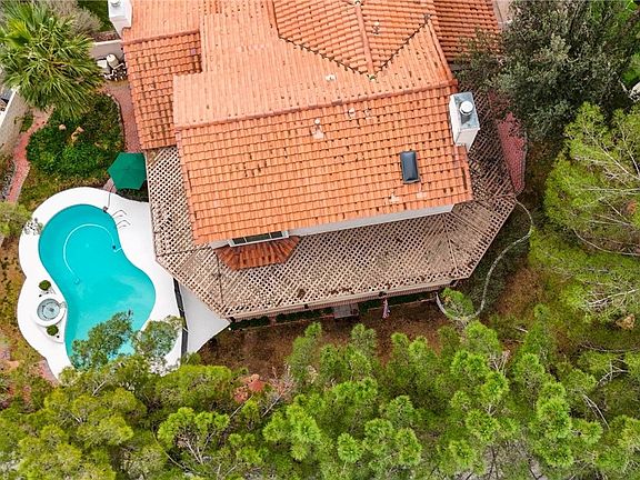 2nd image of 37 Pheasant Ridge Dr