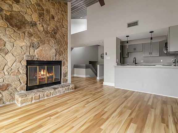 2nd image of 266 Clearview Ct #266