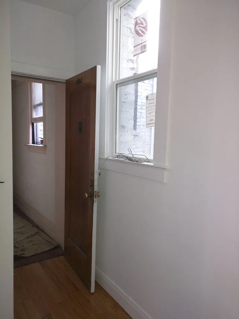 1 bed, 350 sqft, $2,400 — Photo 1