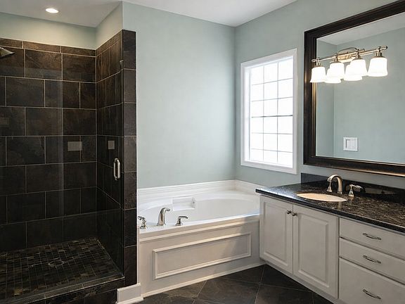 5th image of 2518 Wythe Close