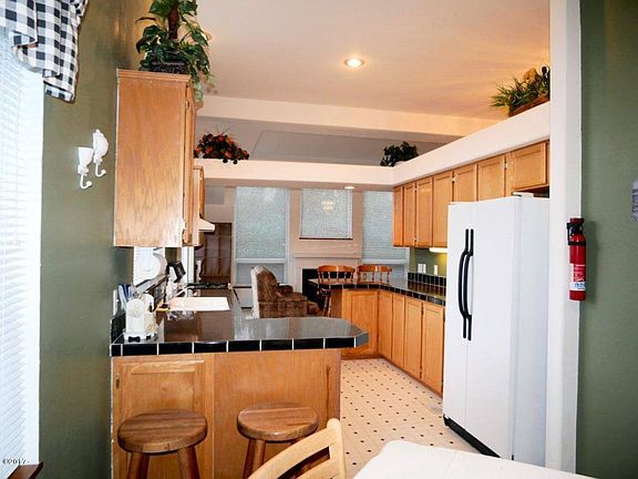 3rd image of 430 NE 70th Pl