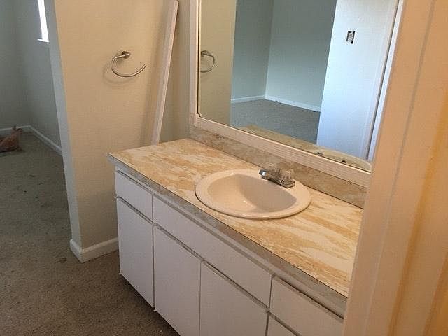 1st image of 713 Sceptre Cir