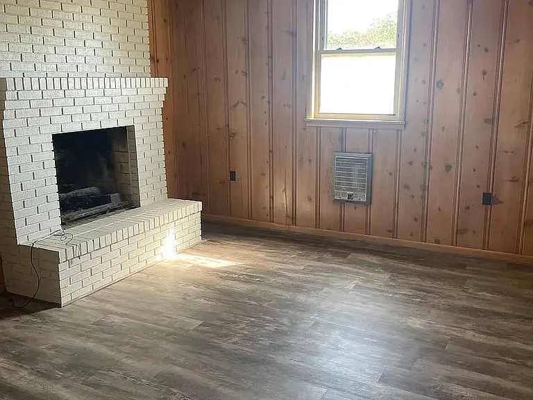 619 Lynnwood Way — Photo 3