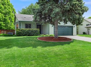 1009 Gramsey Pl, Burnsville, MN 55306