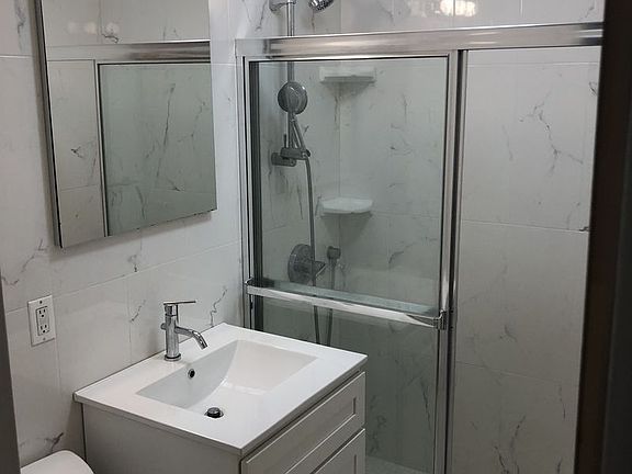 2nd image of 2118 Broadway