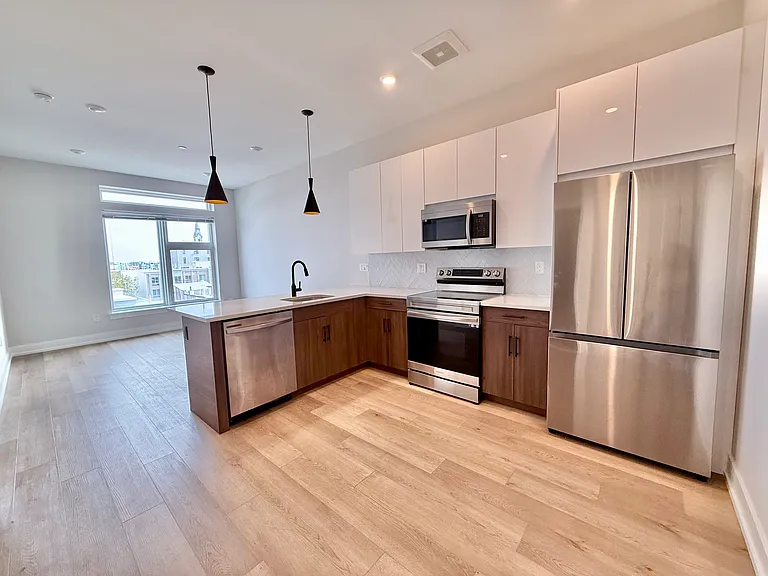 722 W Thompson St #207 — Photo 43